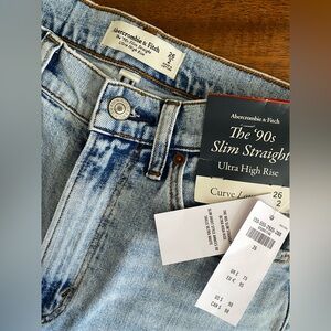 Abercrombie & Fitch Curve Love 90s Slim Straight Jeans